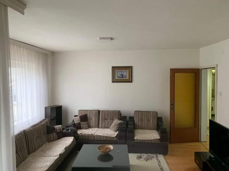 Lovely Hotel & Apartment For Rent In Center Of Gjilan 外观 照片